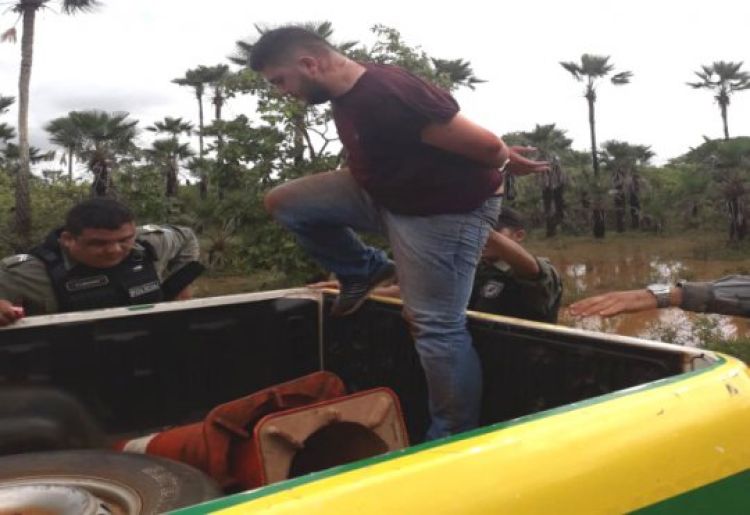 Carro em que os bandidos tentavam fuga