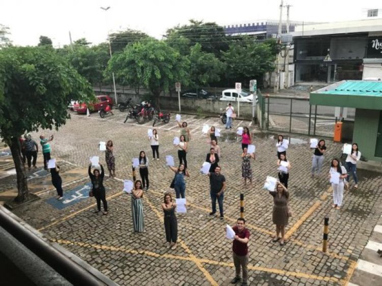 Com Informações: G1