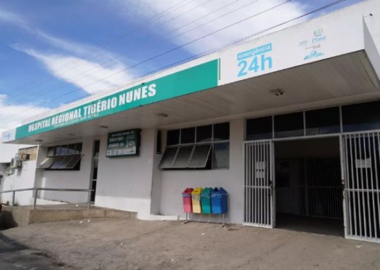 Idoso e adolescente foram levados para o Hospital Regional Tibério Nunes, em Floriano — Foto: Ascom/Sesapi