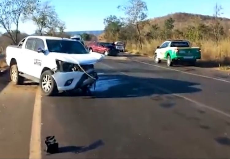 Homem morre e dois ficam feridos em acidente na BR-135, Sul do Piauí — Foto: Reprodução