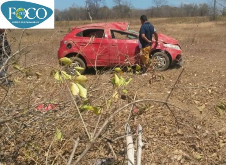 Veículo tombou e os corpos foram jogados pra fora do veículo. Fotos: Elvis Presley/Em Foco