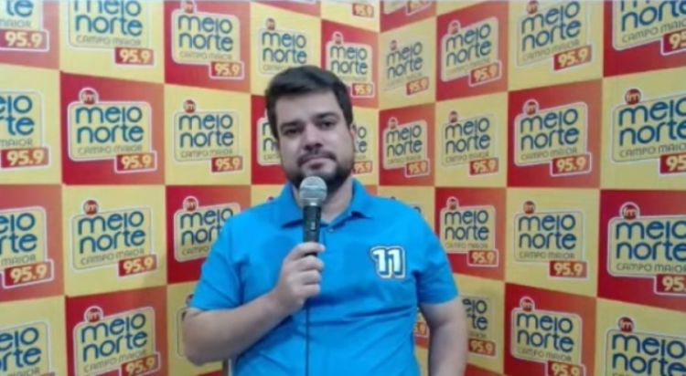 Dogim Félix durante entrevista a emissora de rádio. Foto: reprodução