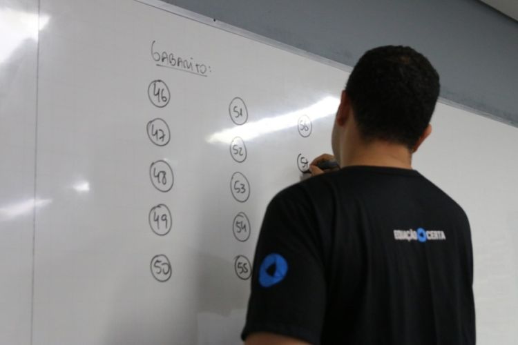 Professores do Piauí corrigem a prova do 1º dia de Enem 2025: Linguagens e Ciências Humanas — Foto: Reprodução/ Equação Certa