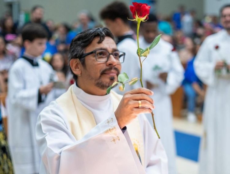 Alexsandro da Silva Lima, 43 anos, pároco da Paróquia Nossa Senhora Aparecida de Douradina. — Foto: Redes sociais/ Reprodução