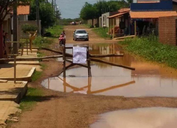 Moradores já chegaram a fechar rua no bairro. Foto: Facebook