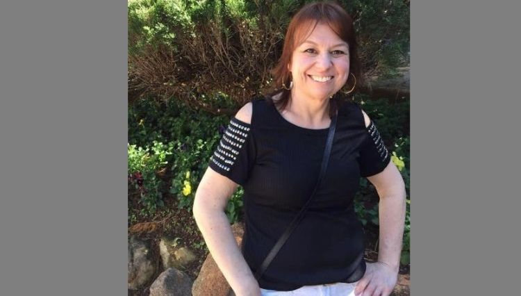 Simone Valente: vizinhas rotulam quem mora sozinha de infeliz. Fonte: UOL