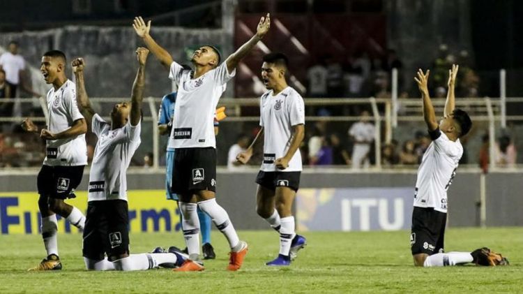 Corinthians venceu Red Bull Brasil nos pênaltis e avançou às oitavas